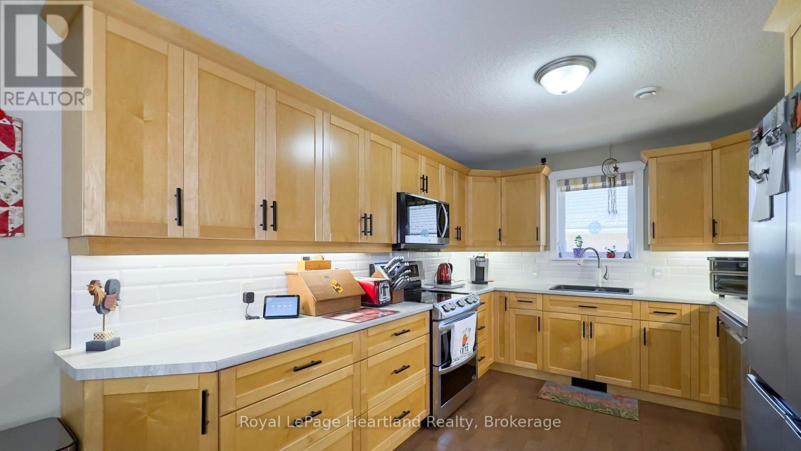 39 Balvina Drive W, Goderich (Goderich (Town)), ON - Indoor Photo Showing Kitchen