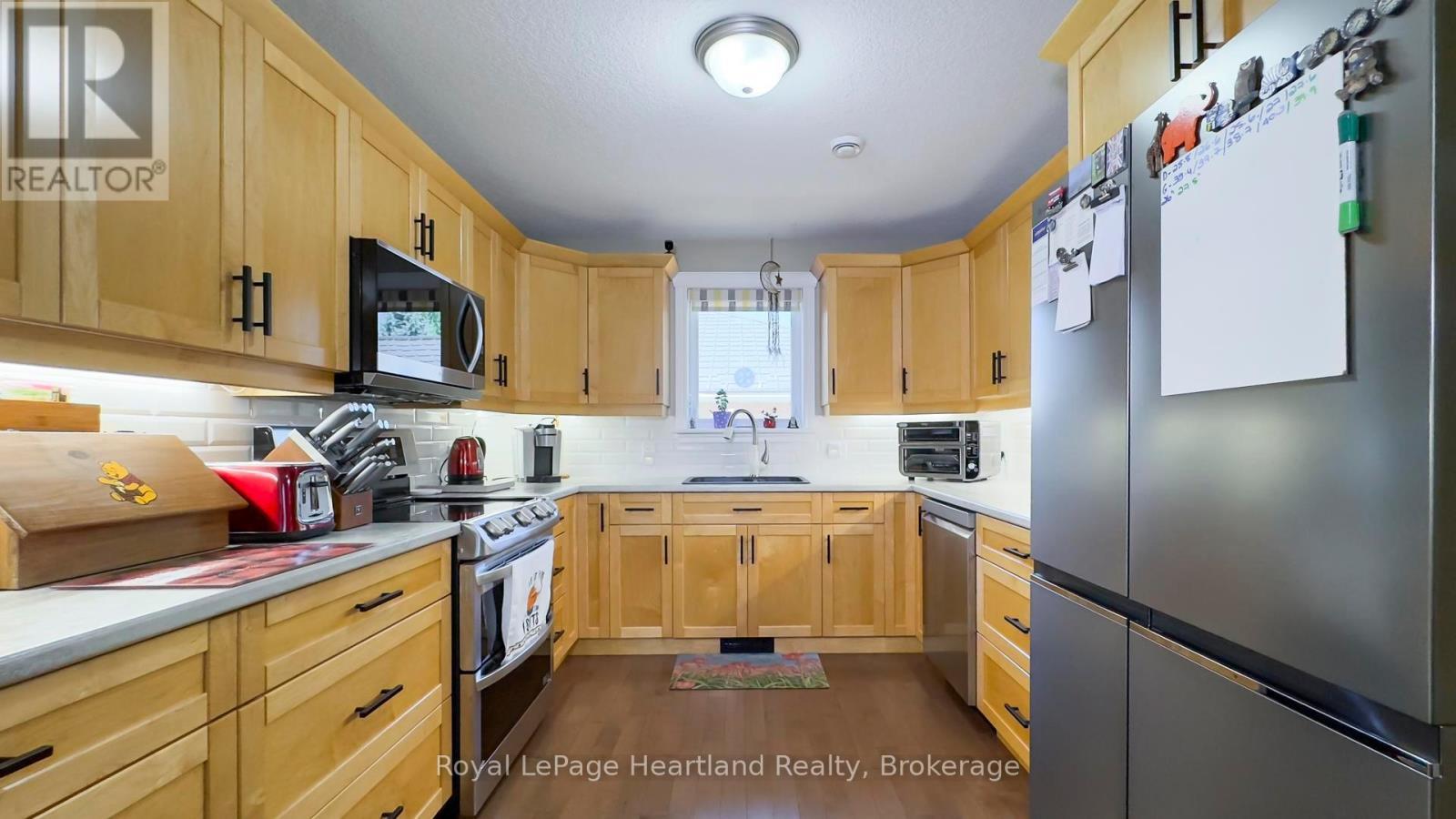 39 Balvina Drive W, Goderich (Goderich (Town)), ON - Indoor Photo Showing Kitchen