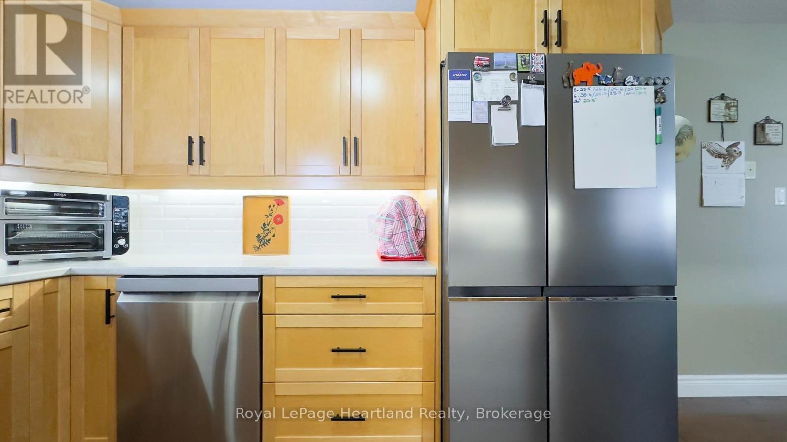 39 Balvina Drive W, Goderich (Goderich (Town)), ON - Indoor Photo Showing Kitchen