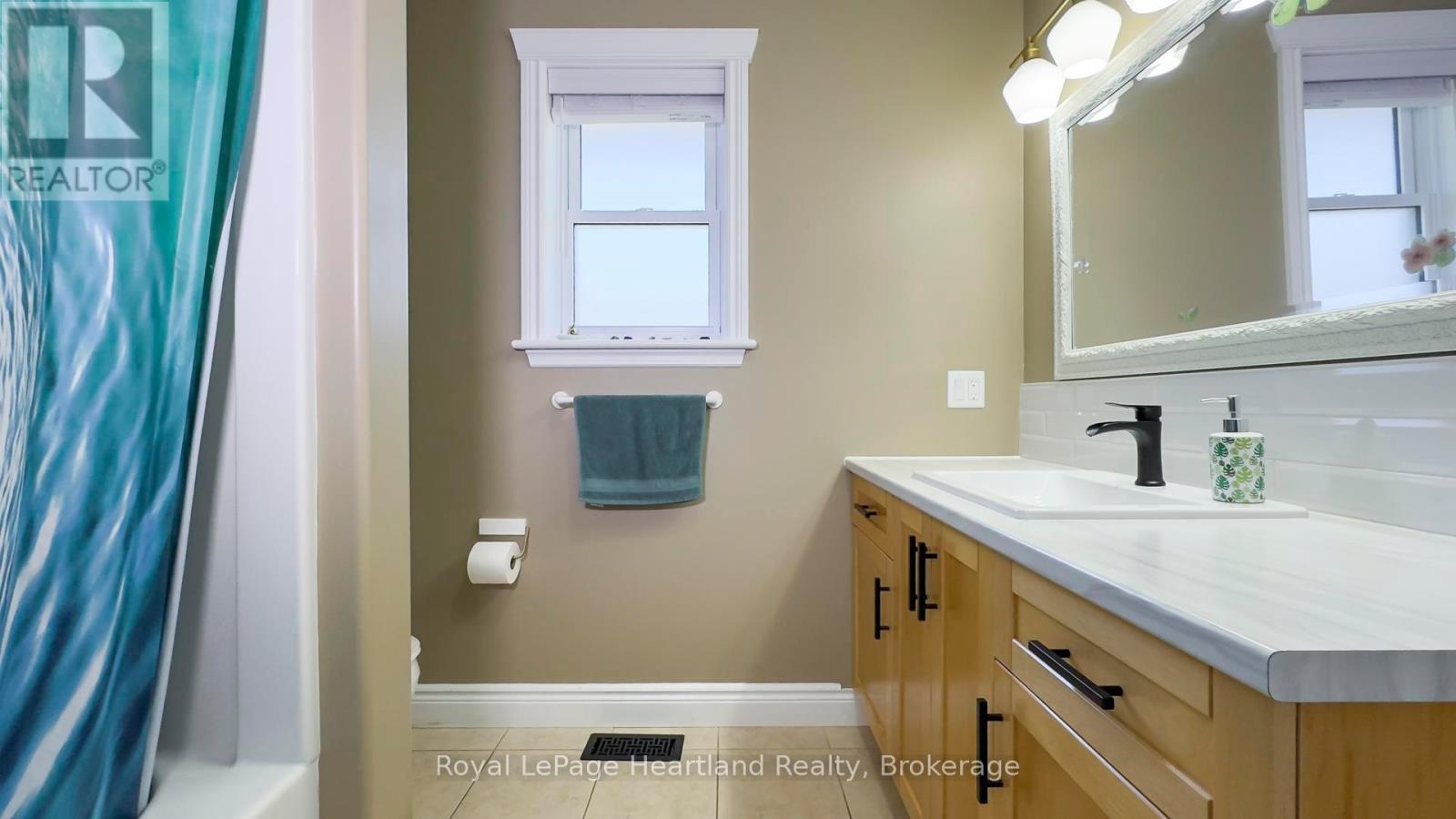 39 Balvina Drive W, Goderich (Goderich (Town)), ON - Indoor Photo Showing Bathroom