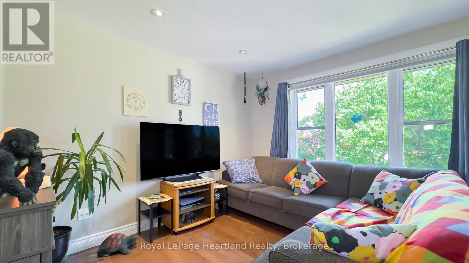 39 Balvina Drive W, Goderich (Goderich (Town)), ON - Indoor Photo Showing Living Room