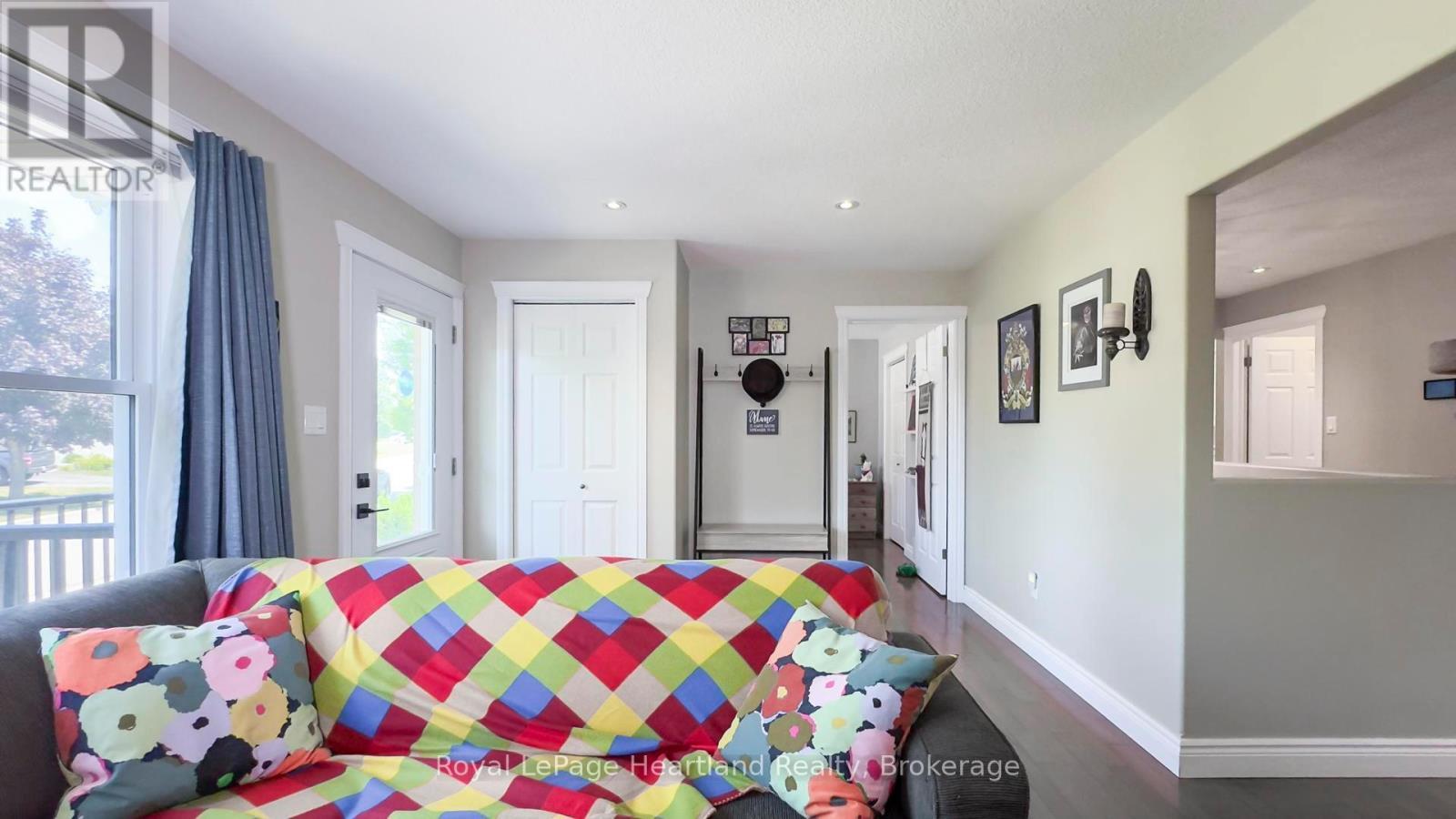 39 Balvina Drive W, Goderich (Goderich (Town)), ON - Indoor Photo Showing Bedroom