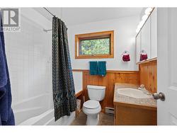 Upstairs full bathroom -