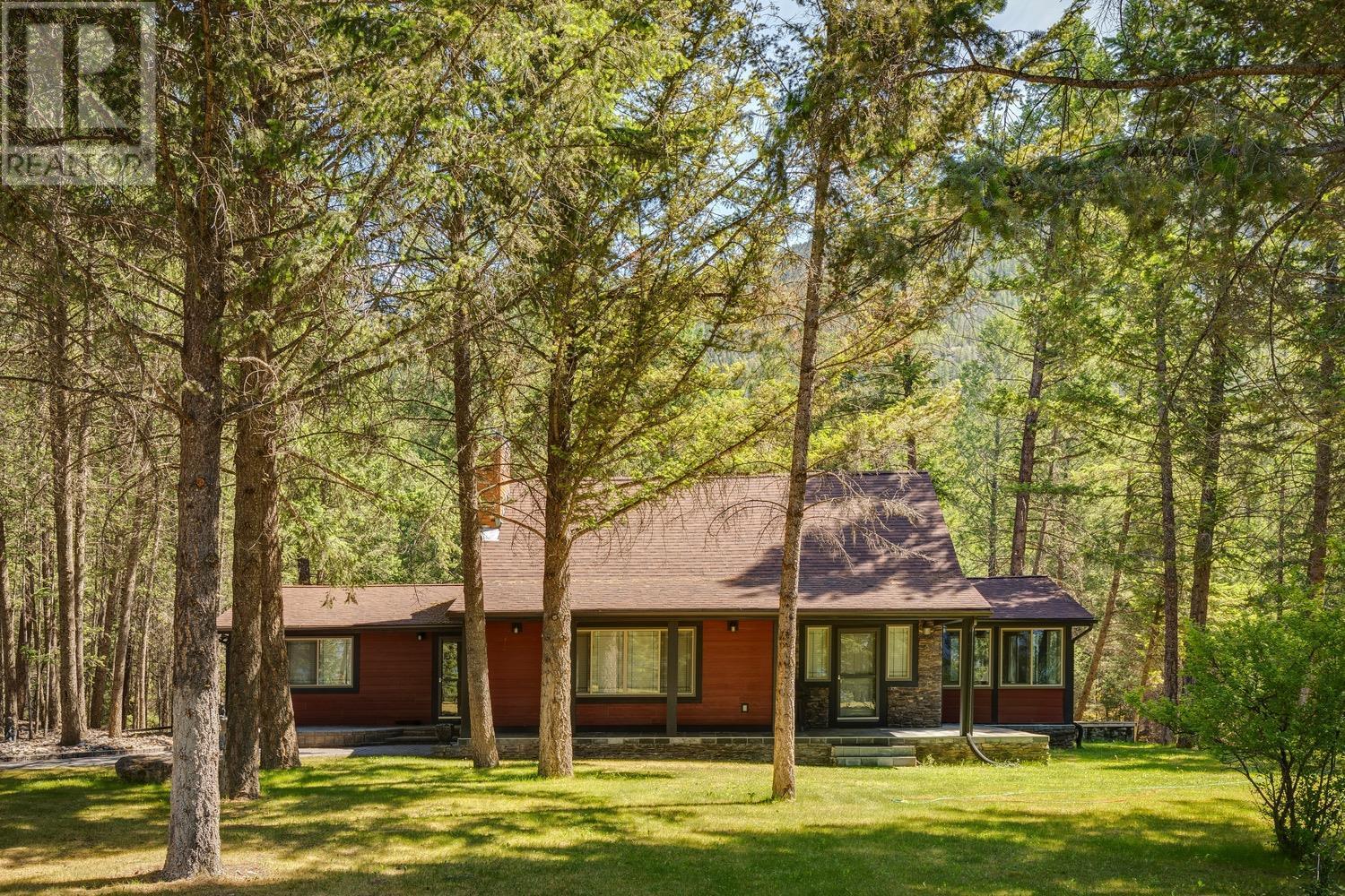 Main house - 8566 Eacrett Road, Dry Gulch, BC - Outdoor