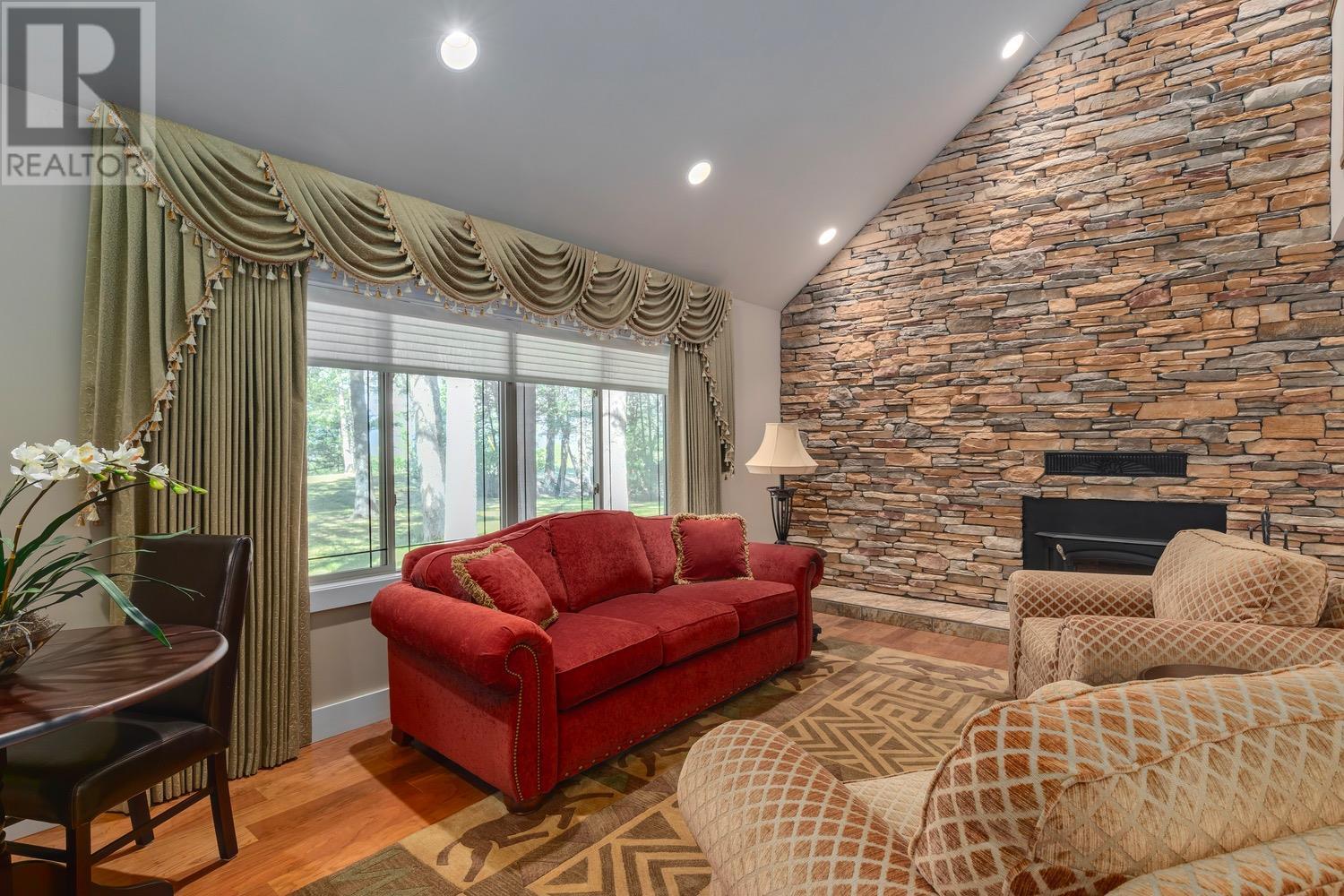 Main house - 8566 Eacrett Road, Dry Gulch, BC - Indoor Photo Showing Living Room With Fireplace