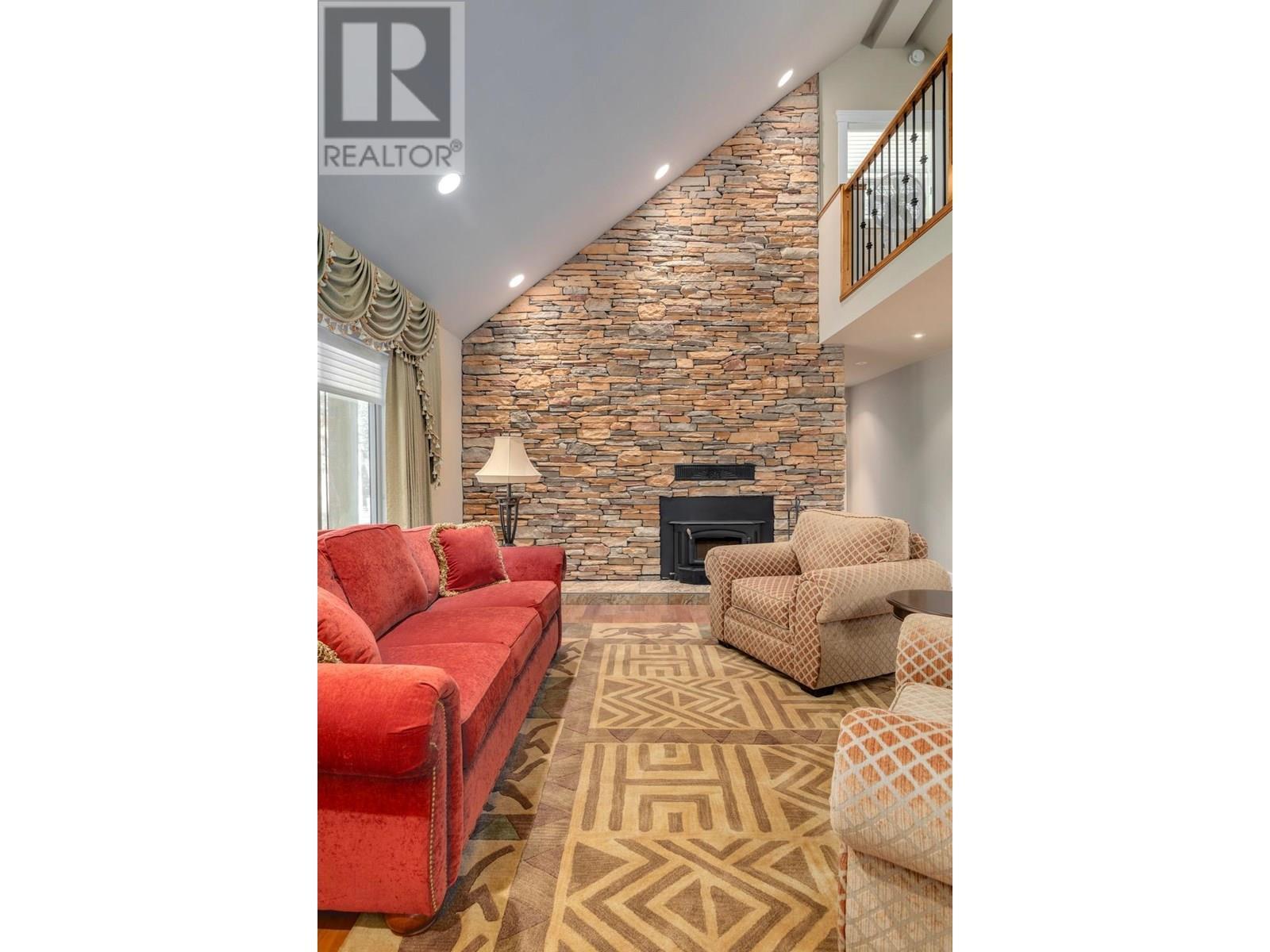 Main house - 8566 Eacrett Road, Dry Gulch, BC - Indoor With Fireplace