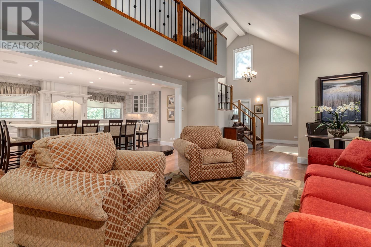 Main house - 8566 Eacrett Road, Dry Gulch, BC - Indoor Photo Showing Living Room