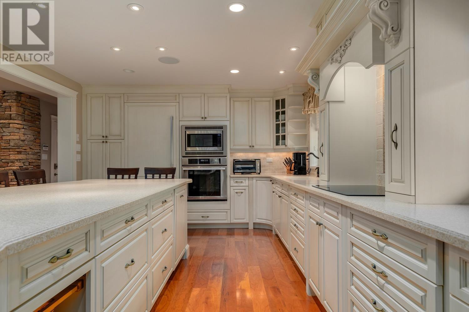 Main house - 8566 Eacrett Road, Dry Gulch, BC - Indoor Photo Showing Kitchen