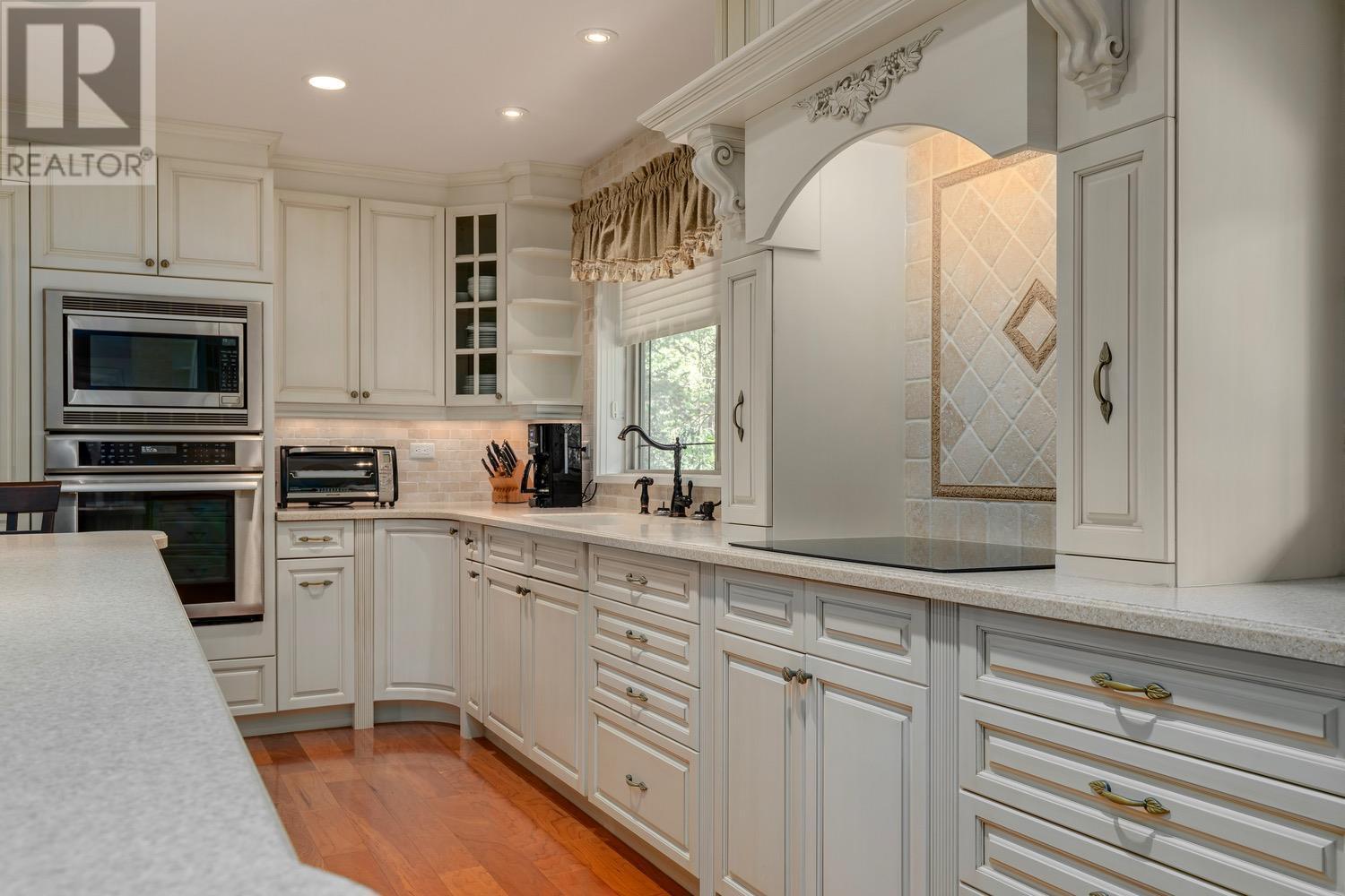 Main house - 8566 Eacrett Road, Dry Gulch, BC - Indoor Photo Showing Kitchen
