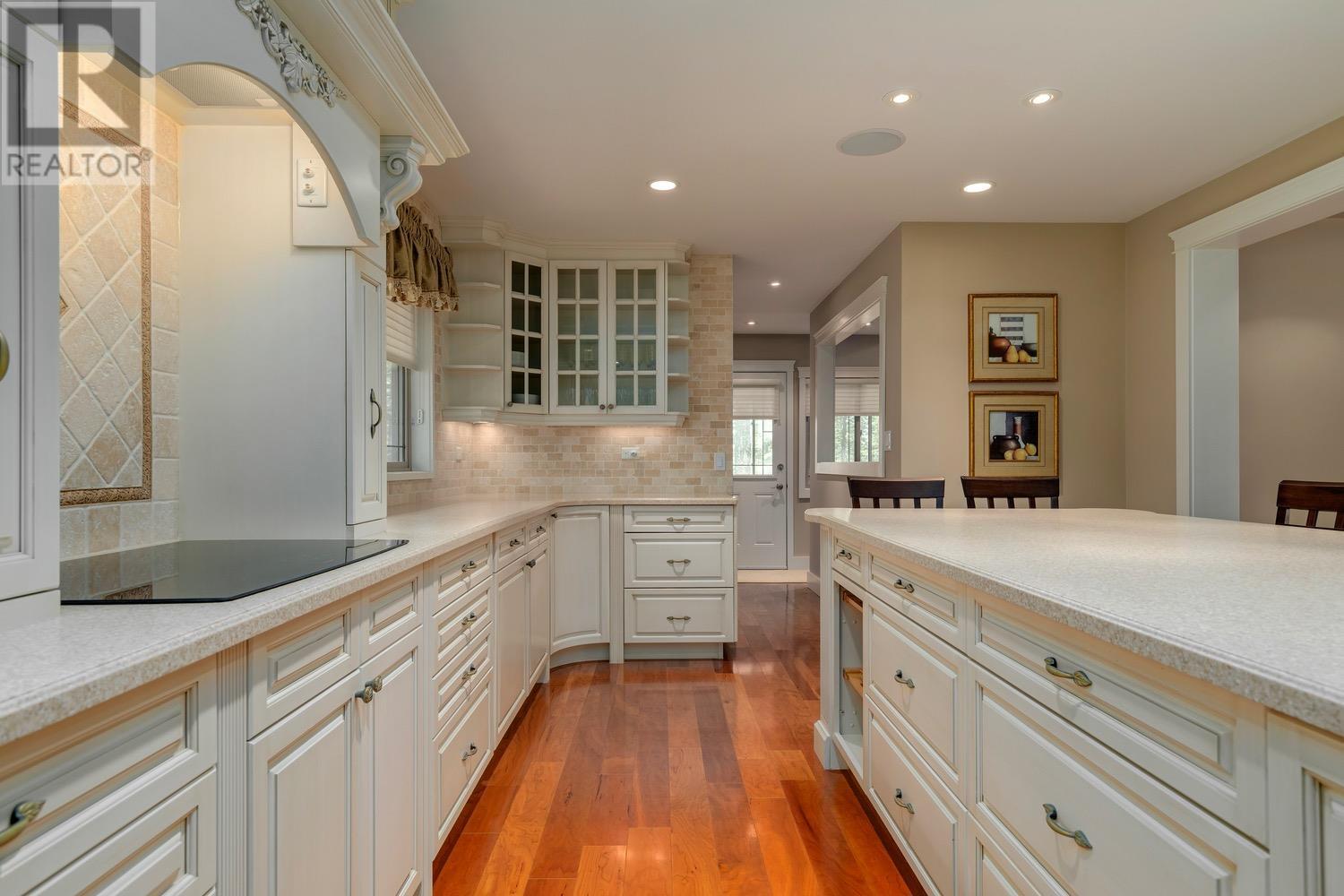 Main house - 8566 Eacrett Road, Dry Gulch, BC - Indoor Photo Showing Kitchen With Upgraded Kitchen