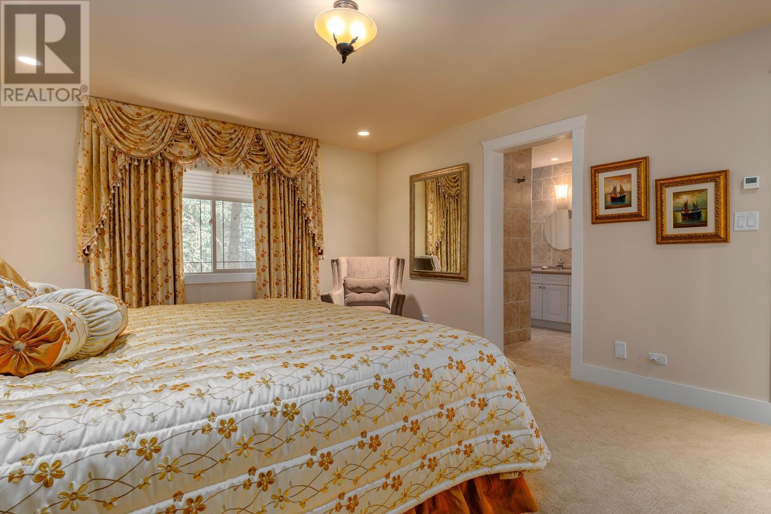 Main house - 8566 Eacrett Road, Dry Gulch, BC - Indoor Photo Showing Bedroom