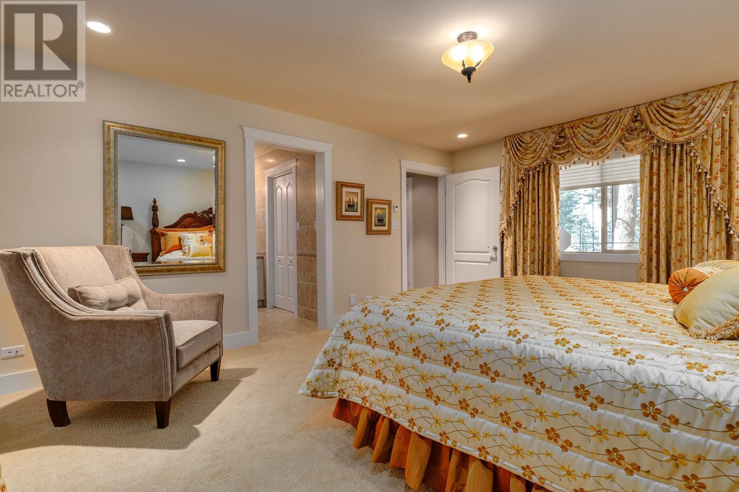 Main house - 8566 Eacrett Road, Dry Gulch, BC - Indoor Photo Showing Bedroom