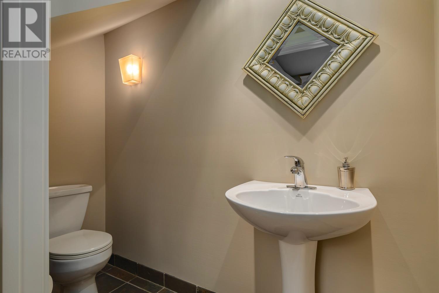 Main house - 8566 Eacrett Road, Dry Gulch, BC - Indoor Photo Showing Bathroom