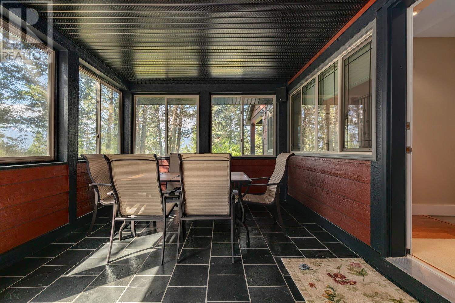 Main house - 8566 Eacrett Road, Dry Gulch, BC - Indoor