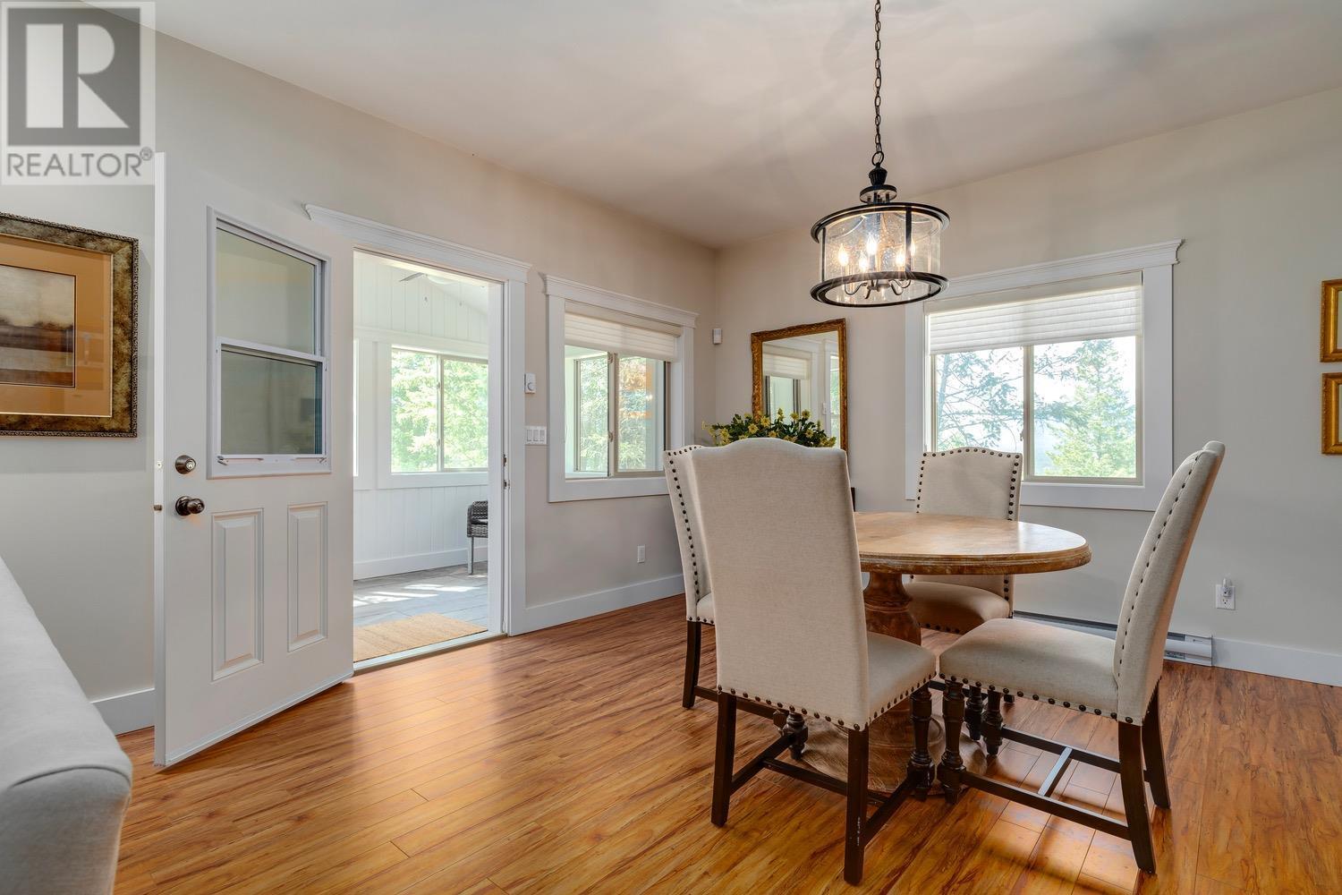 Guest house - 8566 Eacrett Road, Dry Gulch, BC - Indoor Photo Showing Dining Room