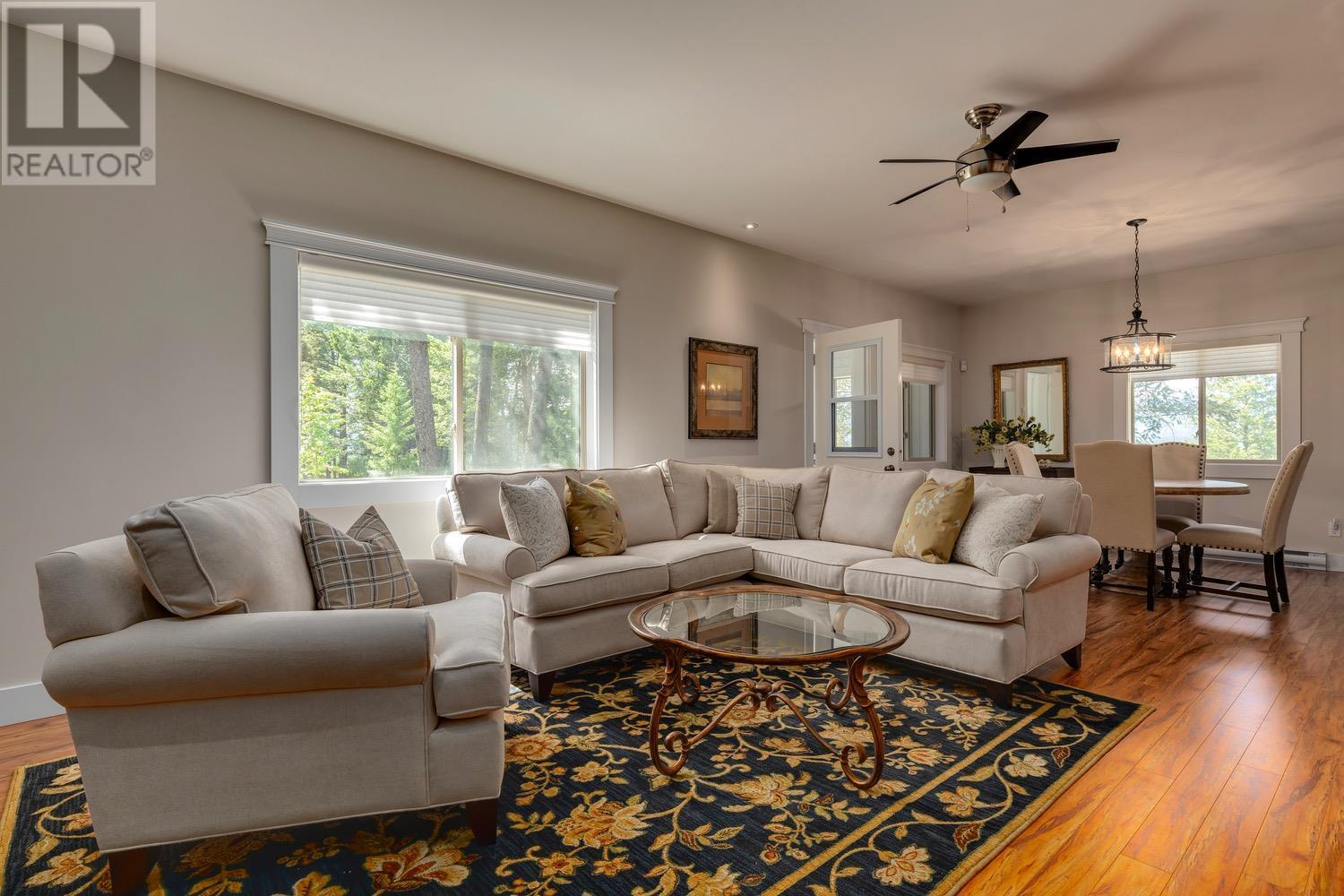 Guest house - 8566 Eacrett Road, Dry Gulch, BC - Indoor Photo Showing Living Room