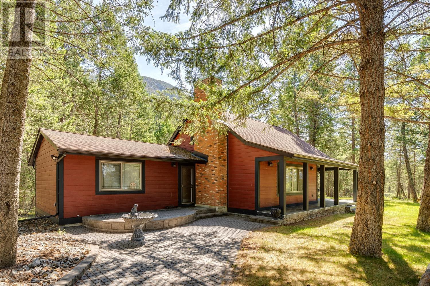 Main house - 8566 Eacrett Road, Dry Gulch, BC - Outdoor