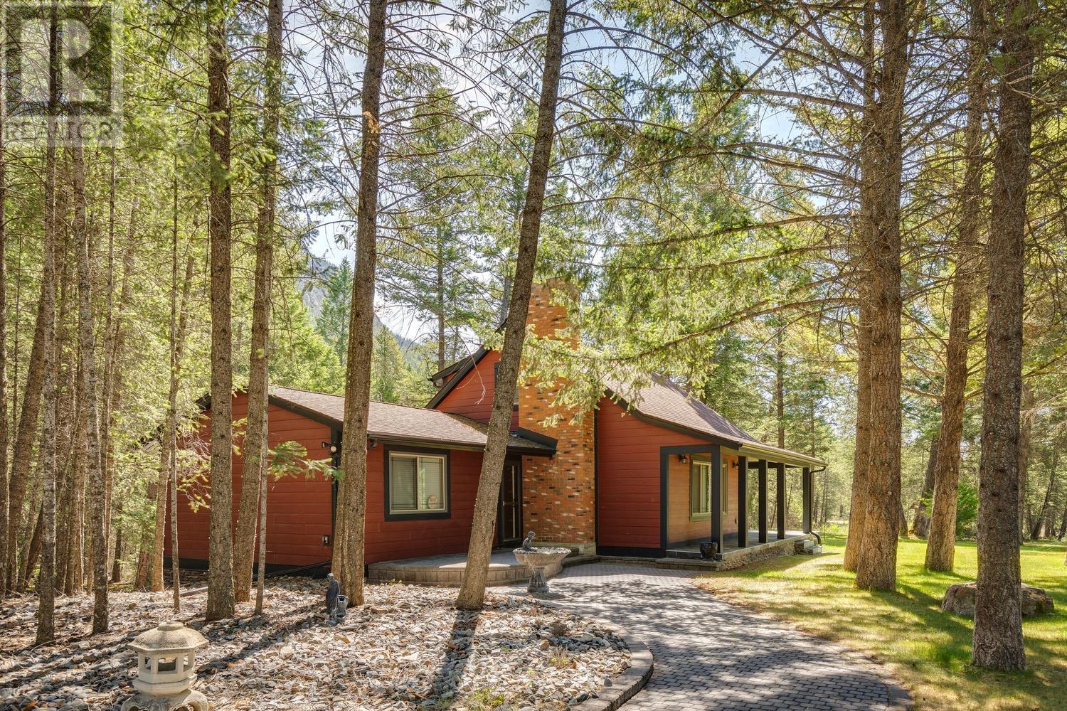 Main house - 8566 Eacrett Road, Dry Gulch, BC - Outdoor