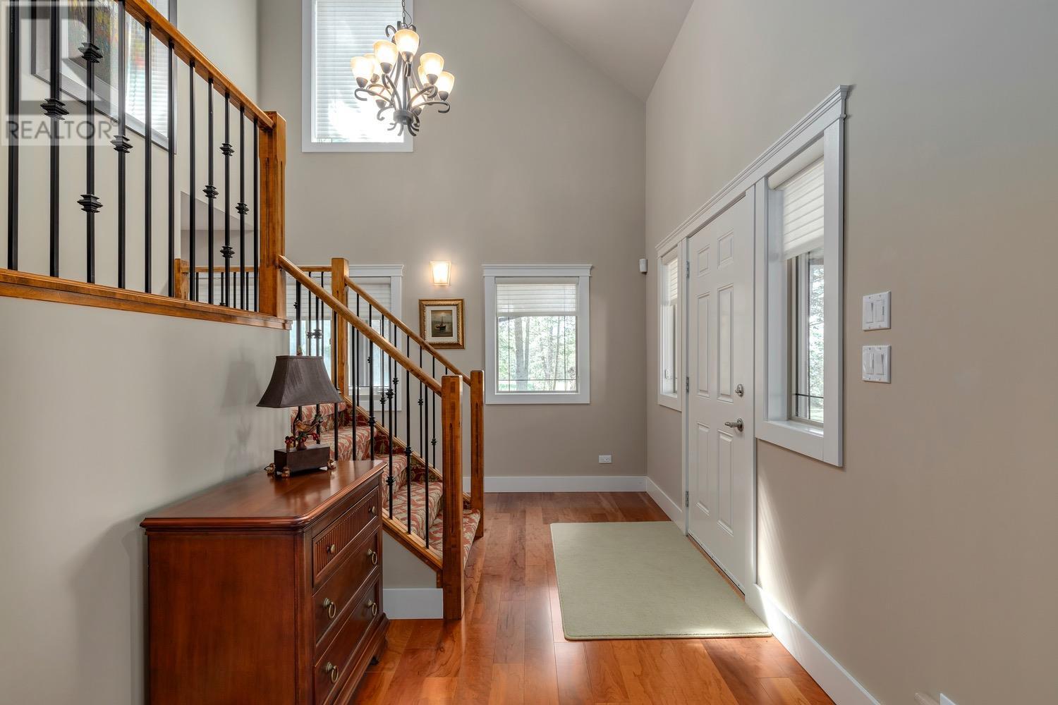 Main house - 8566 Eacrett Road, Dry Gulch, BC - Indoor Photo Showing Other Room