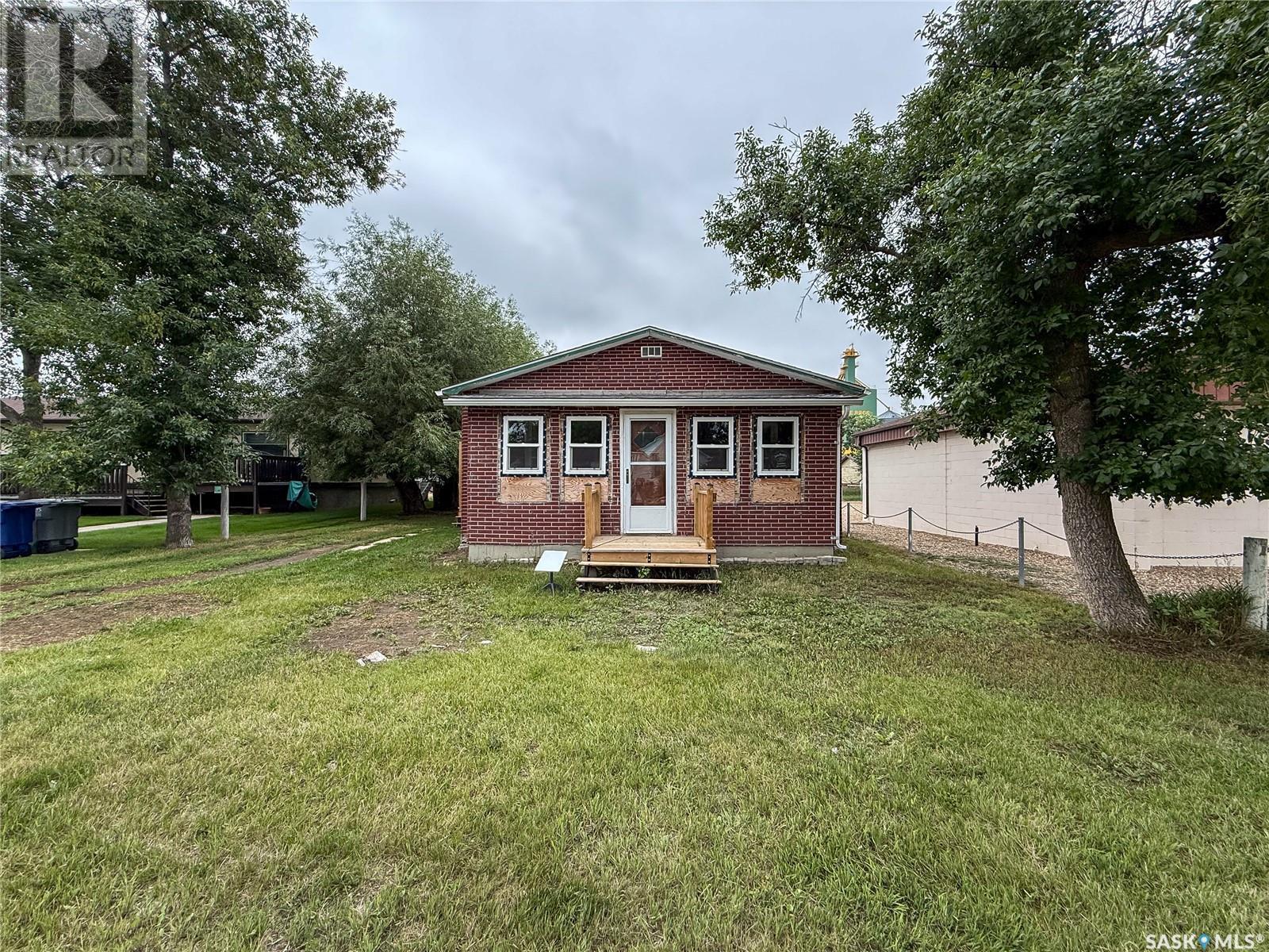 224 Front Street, Eastend, SK - Outdoor
