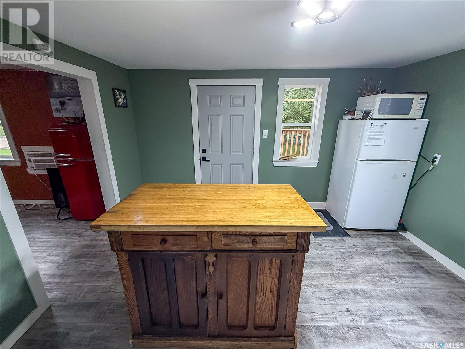 224 Front Street, Eastend, SK - Indoor