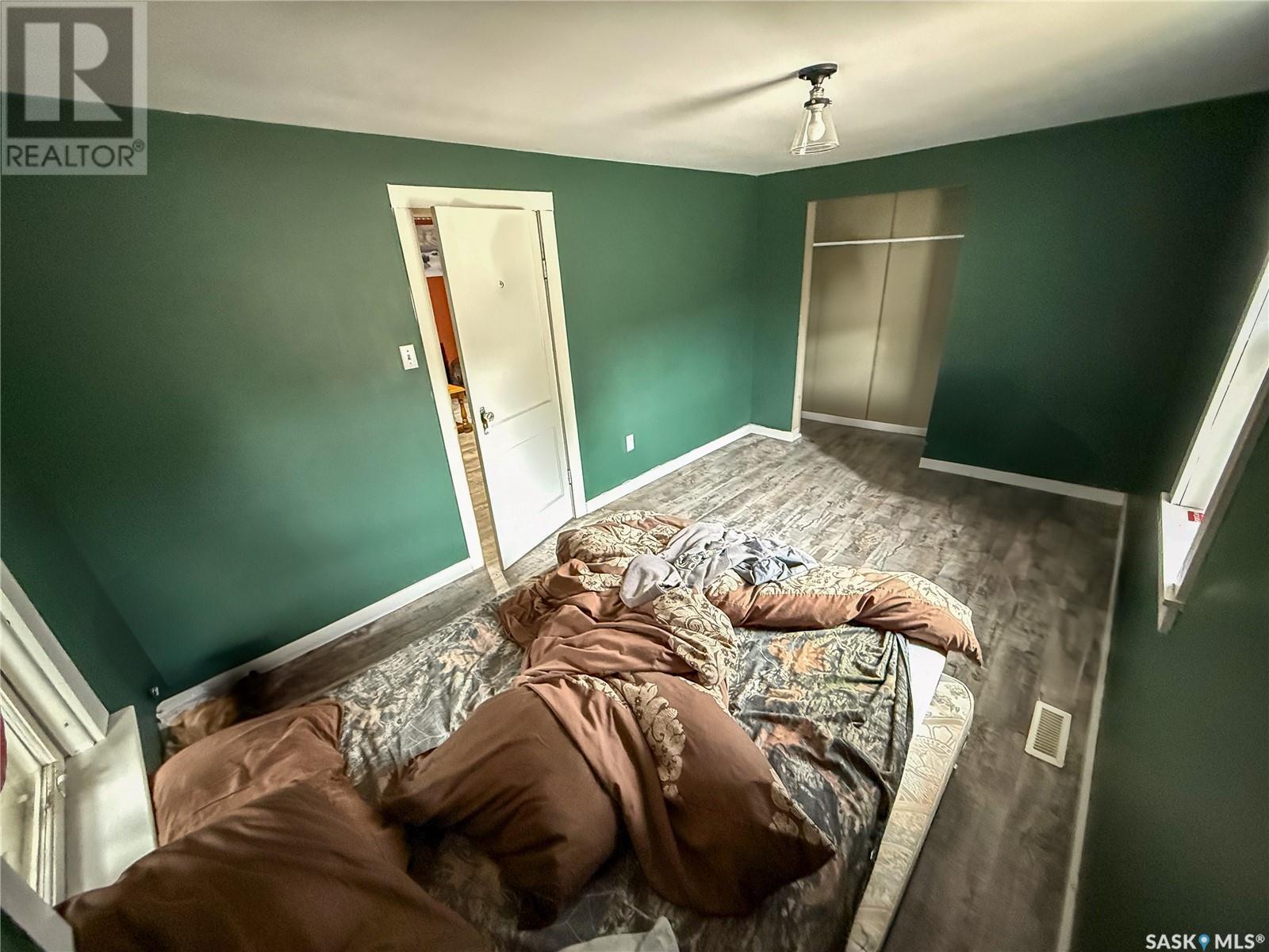 224 Front Street, Eastend, SK - Indoor Photo Showing Bedroom