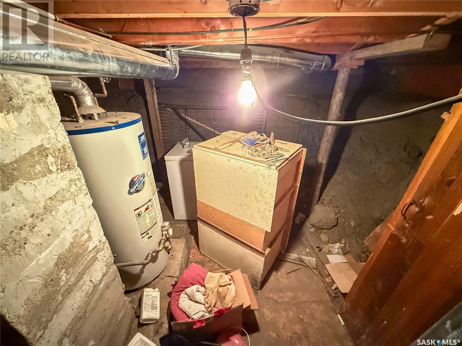 224 Front Street, Eastend, SK - Indoor Photo Showing Basement