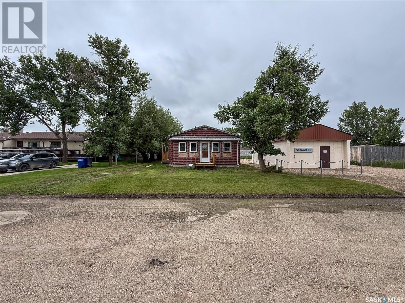 224 Front Street, Eastend, SK - Outdoor