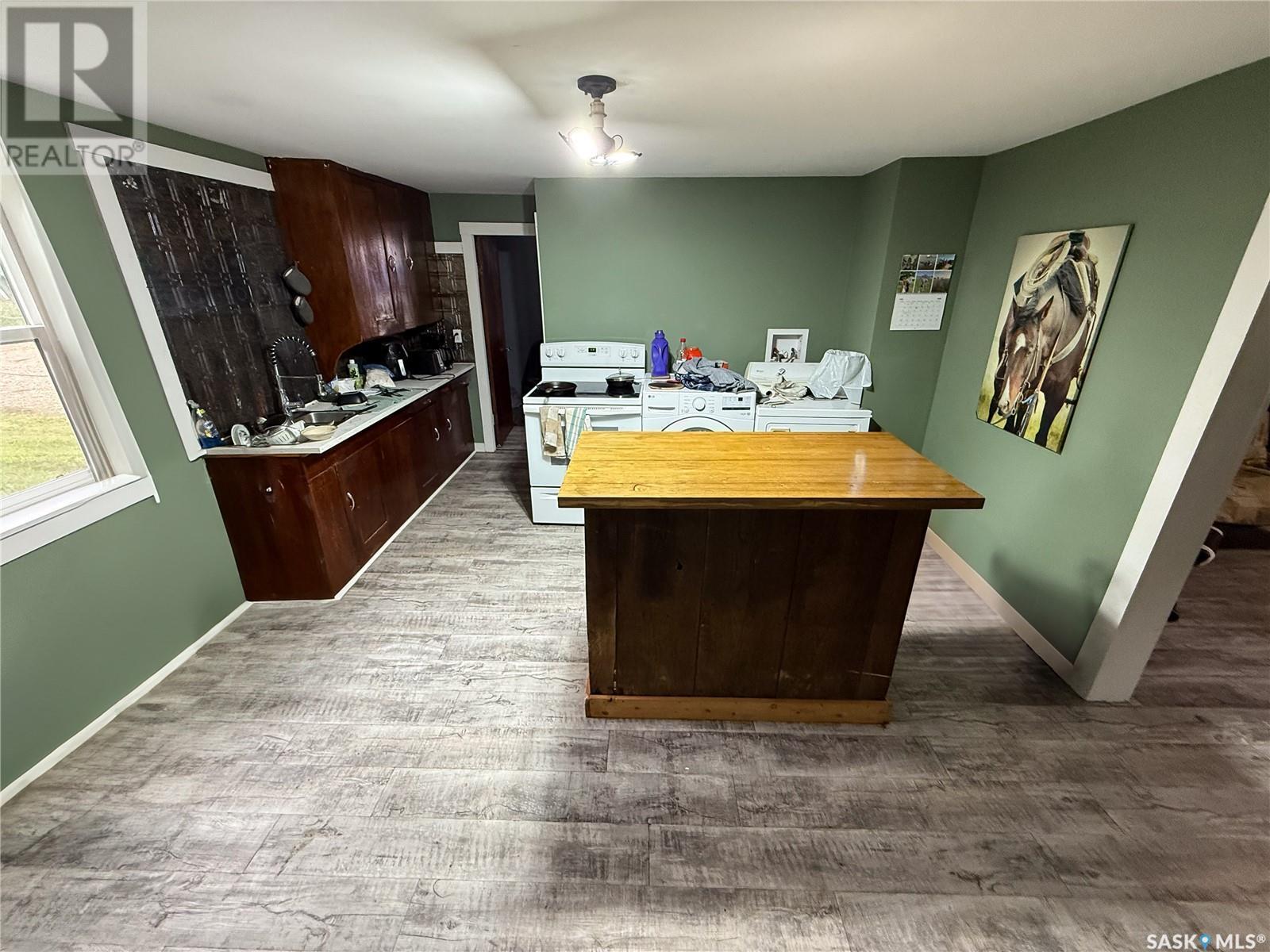 224 Front Street, Eastend, SK - Indoor