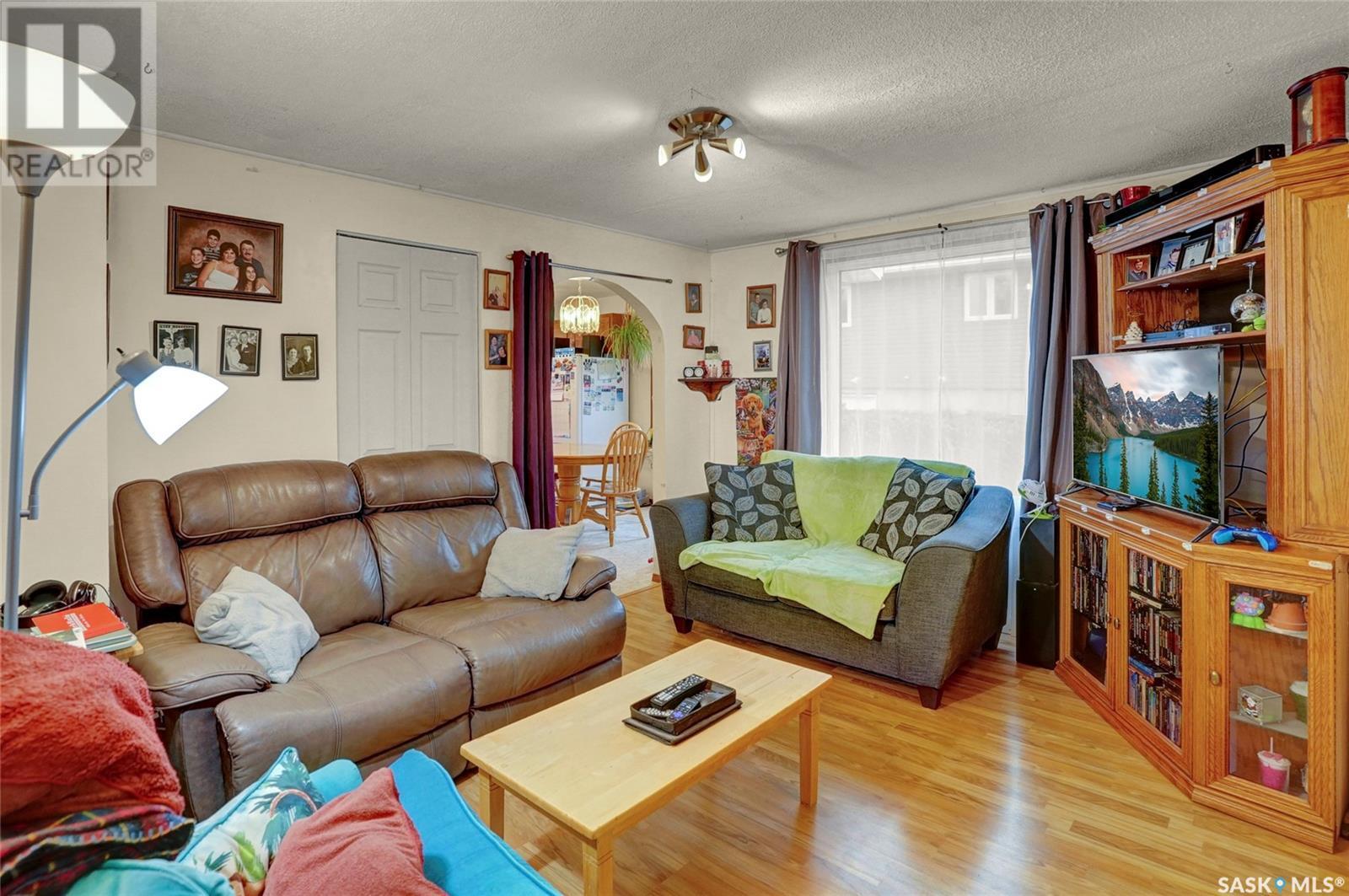 41 Main Street, Tuxford, SK - Indoor Photo Showing Living Room
