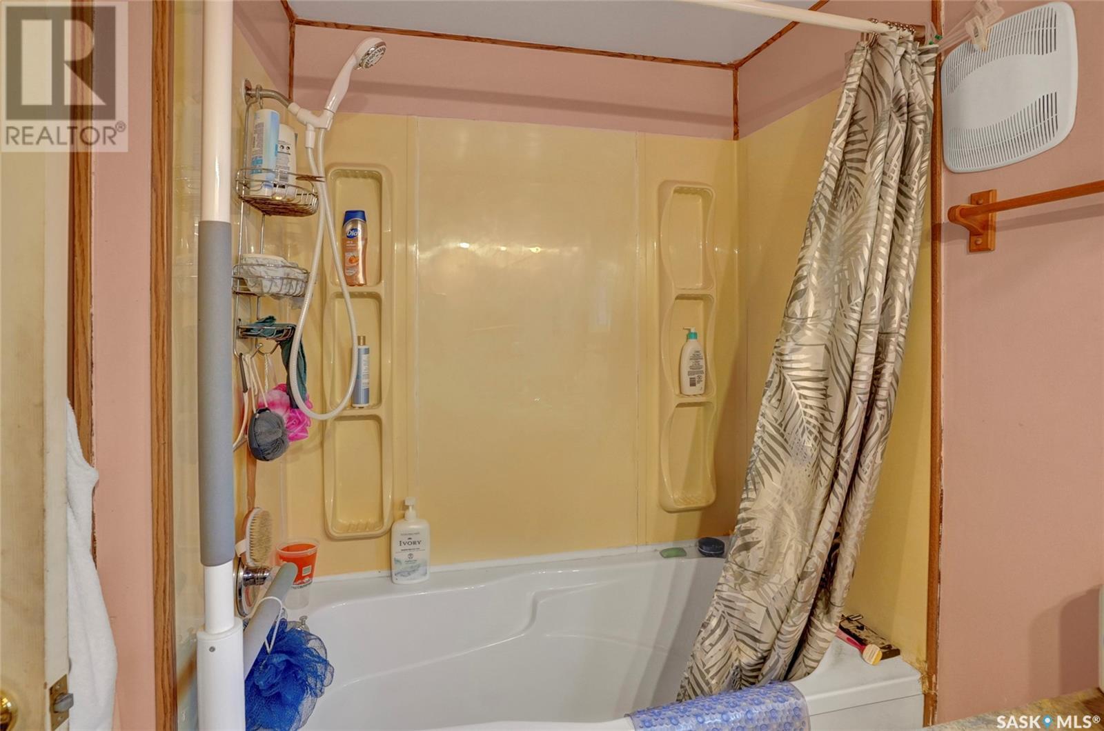 41 Main Street, Tuxford, SK - Indoor Photo Showing Bathroom