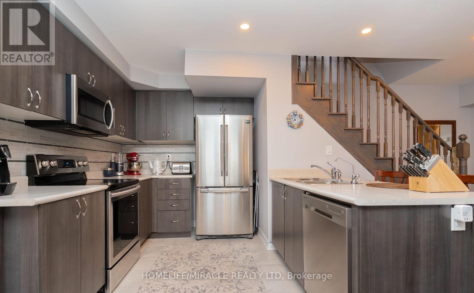 140 - 200 Veterans Drive, Brampton, ON - Indoor Photo Showing Kitchen With Stainless Steel Kitchen With Double Sink