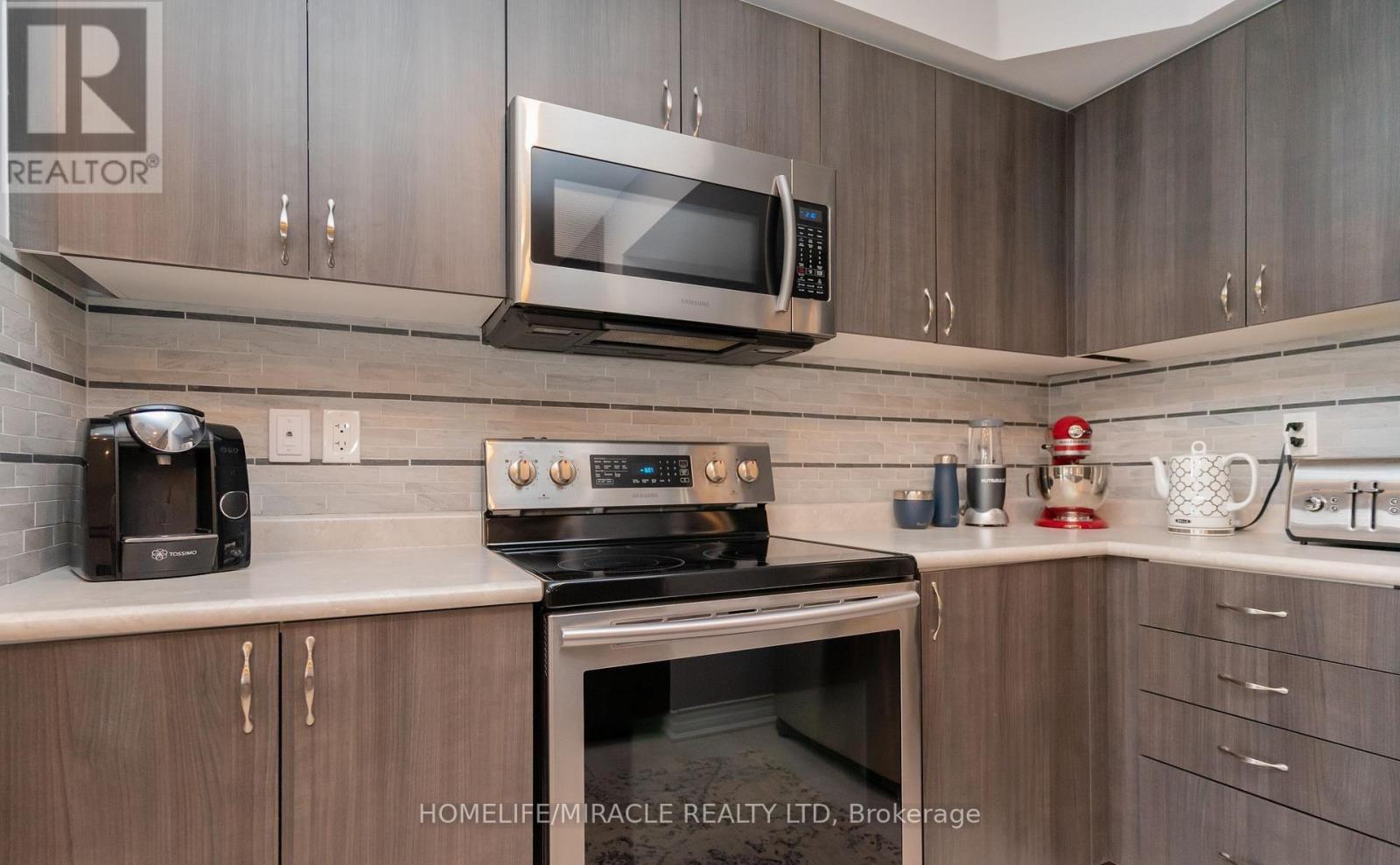 140 - 200 Veterans Drive, Brampton, ON - Indoor Photo Showing Kitchen