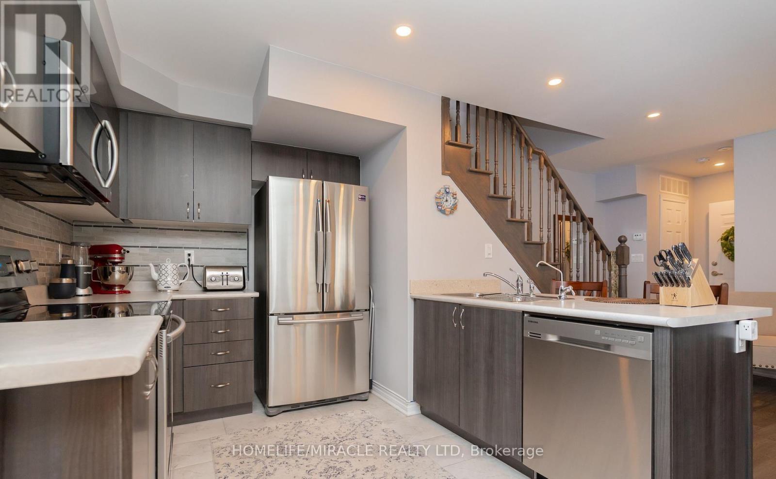 140 - 200 Veterans Drive, Brampton, ON - Indoor Photo Showing Kitchen With Stainless Steel Kitchen