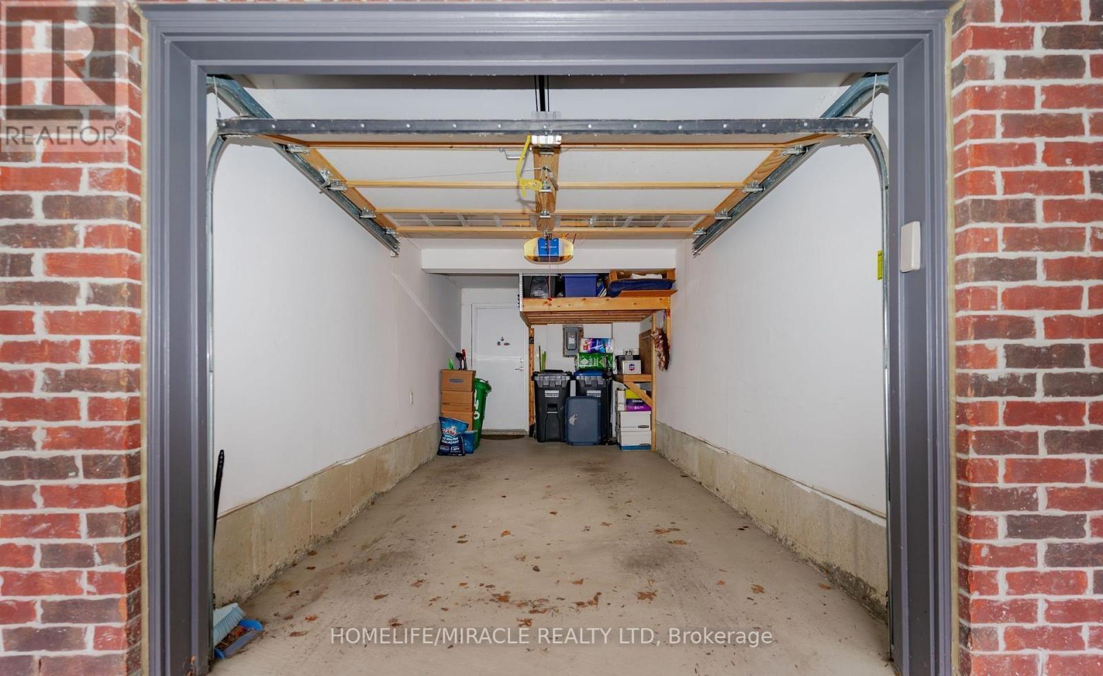140 - 200 Veterans Drive, Brampton, ON - Indoor Photo Showing Garage