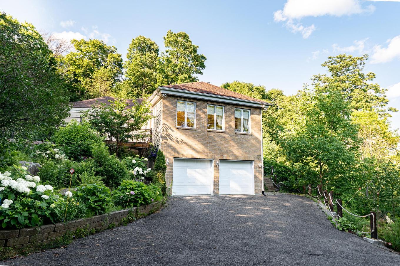 Stationnement - 163 Ch. Du Domaine-St-Sauveur, Saint-Sauveur, QC - Outdoor