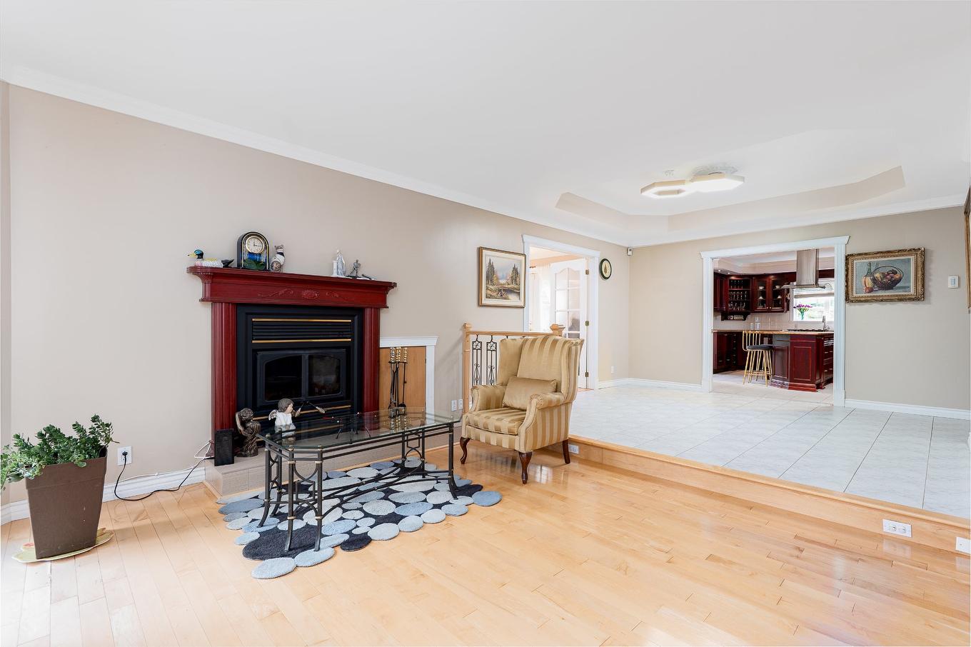 Salon - 163 Ch. Du Domaine-St-Sauveur, Saint-Sauveur, QC - Indoor Photo Showing Other Room