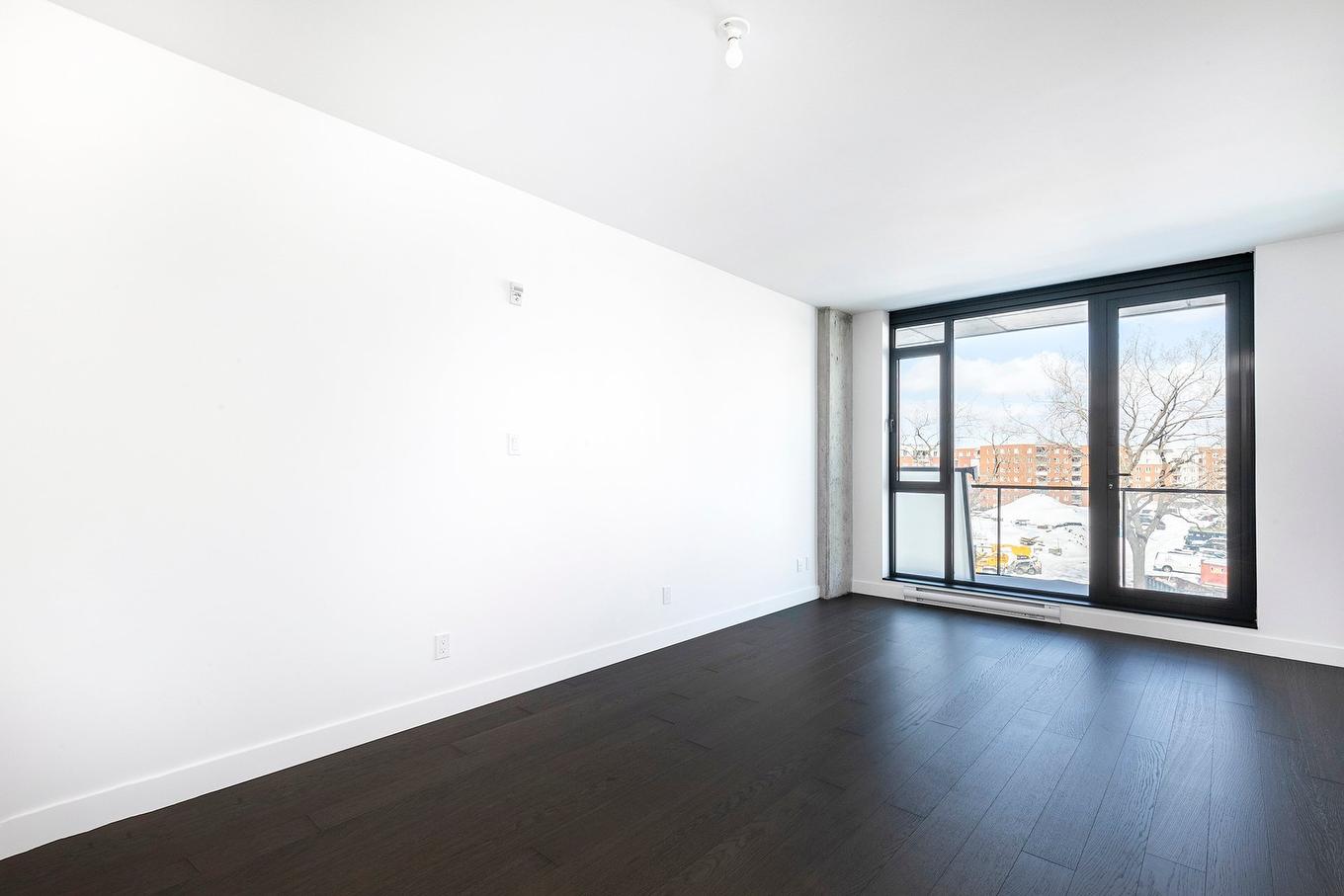 Salon - 422-1900 Rue Suzanne-Coallier, Montréal (Saint-Laurent), QC - Indoor Photo Showing Other Room