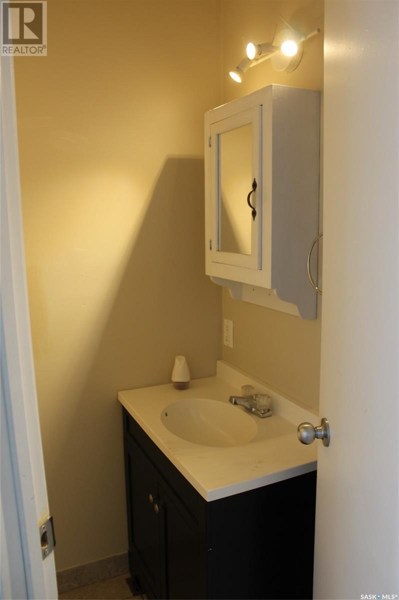 410 Main Street, Climax, SK - Indoor Photo Showing Bathroom