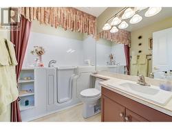 3pc main bathroom with walk in tub -