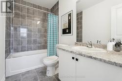 4pc Second Floor Bathroom (Virtually Staged) -