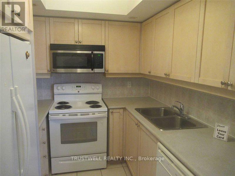 1618 - 15 Northtown Way, Toronto, ON - Indoor Photo Showing Kitchen With Double Sink