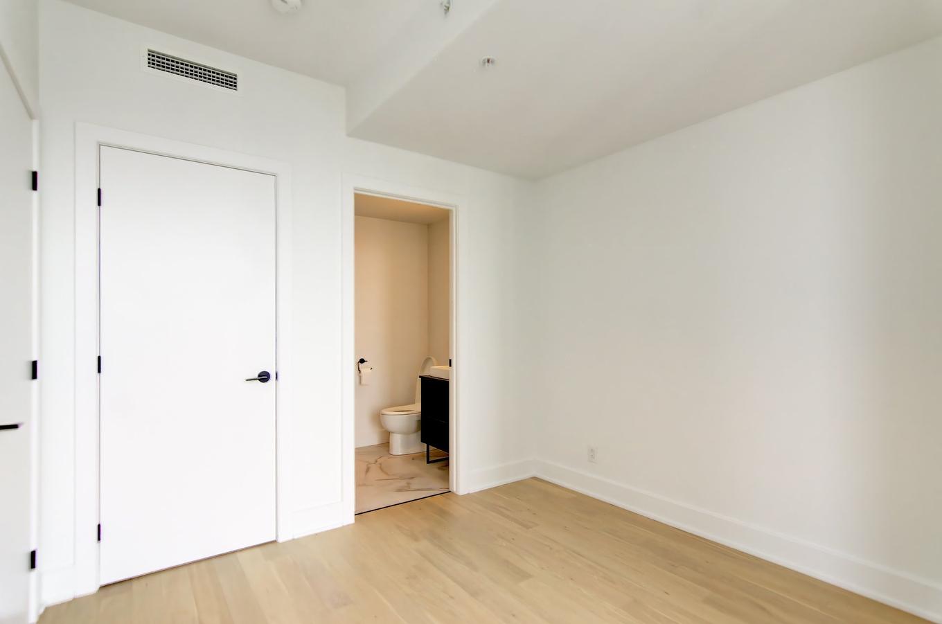 Primary bedroom - 4702-720 Rue St-Jacques, Montréal (Ville-Marie), QC - Indoor Photo Showing Other Room