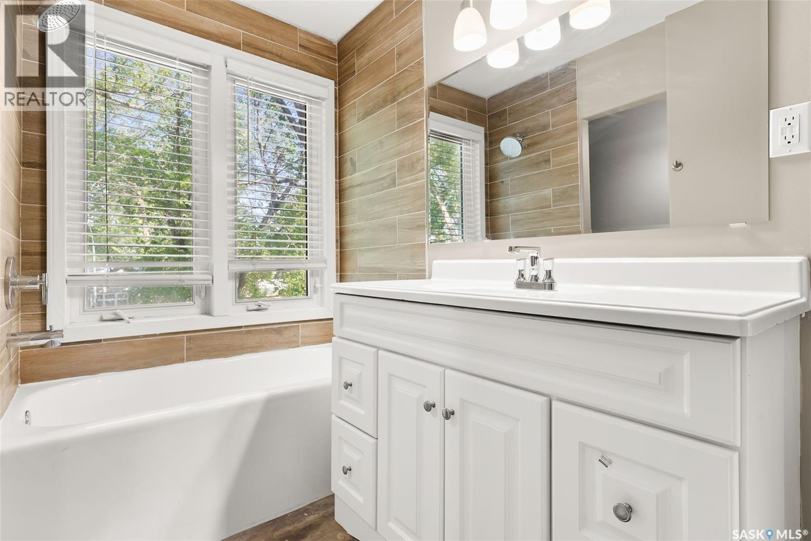 2358 Montreal Street, Regina, SK - Indoor Photo Showing Bathroom