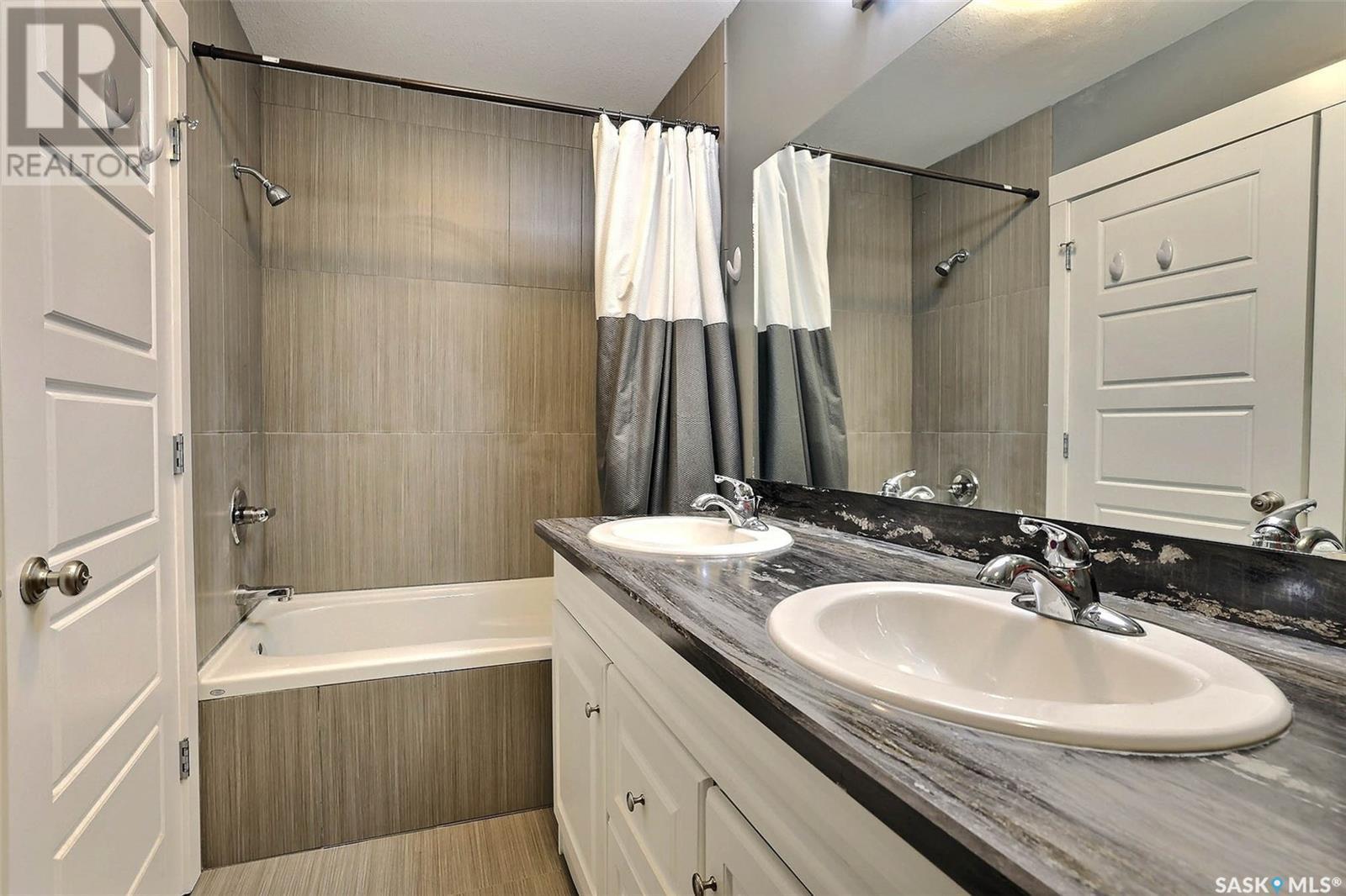 2248 Halifax Street, Regina, SK - Indoor Photo Showing Bathroom