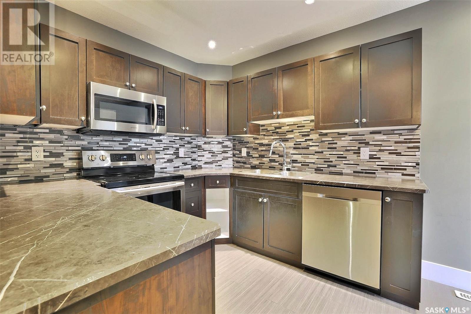 2248 Halifax Street, Regina, SK - Indoor Photo Showing Kitchen With Stainless Steel Kitchen With Upgraded Kitchen