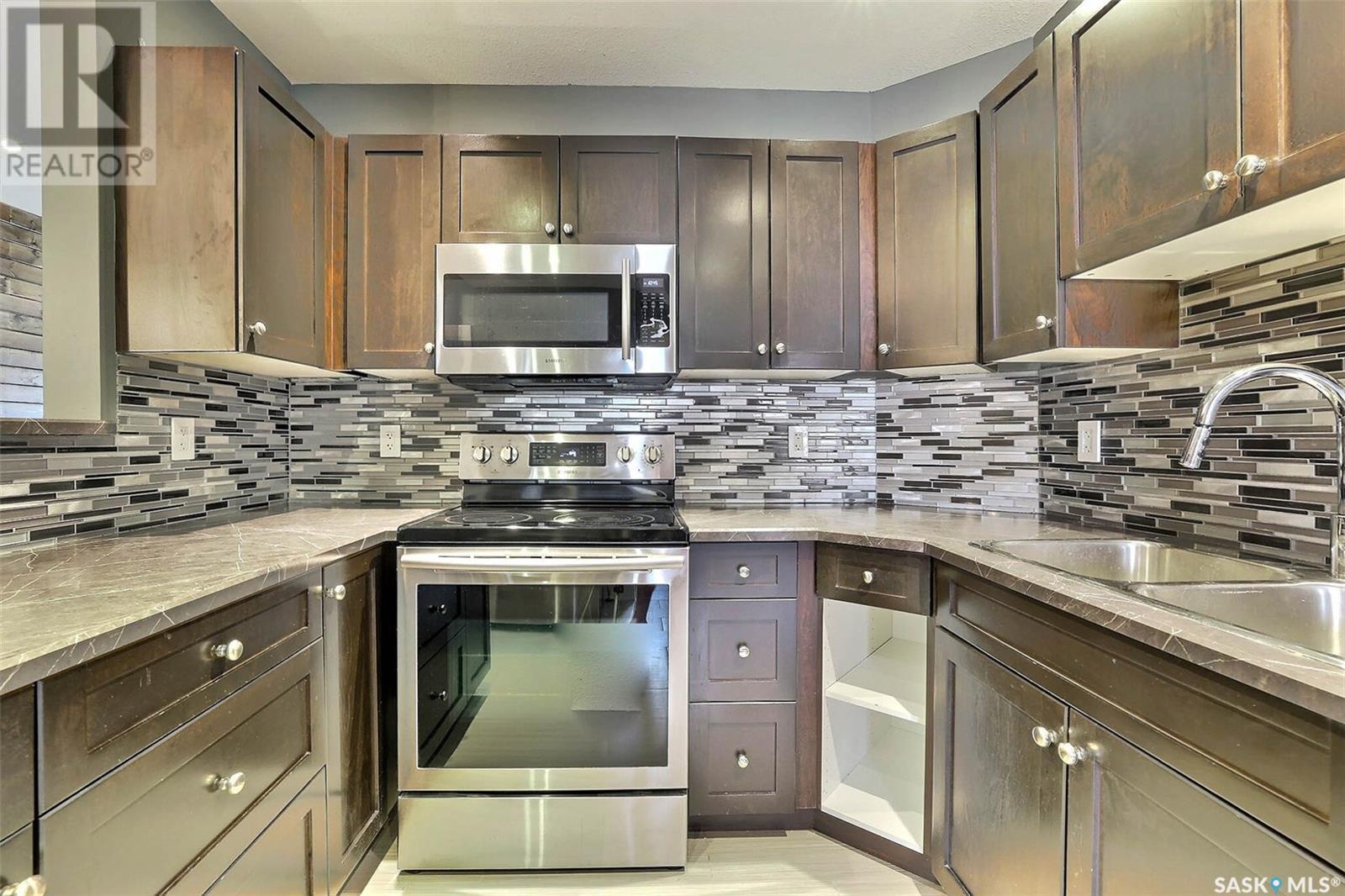 2248 Halifax Street, Regina, SK - Indoor Photo Showing Kitchen With Double Sink With Upgraded Kitchen