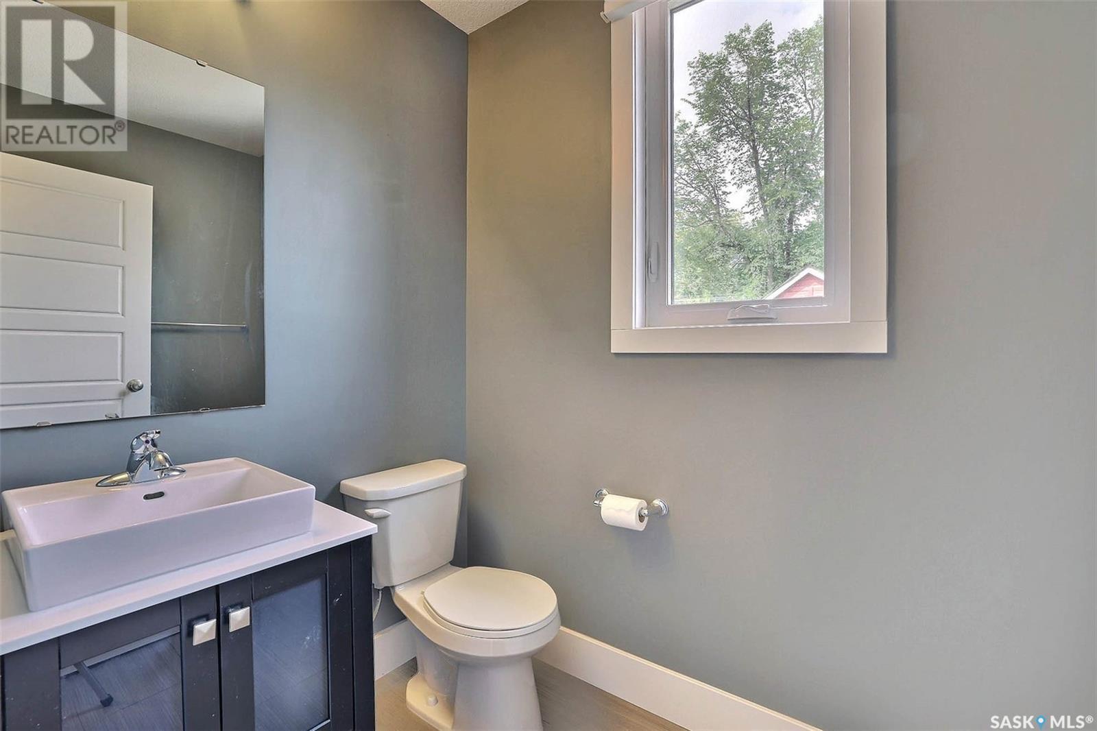 2248 Halifax Street, Regina, SK - Indoor Photo Showing Bathroom
