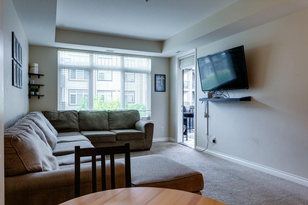 1211-3833 Brown Road, West Kelowna, BC - Indoor Photo Showing Living Room