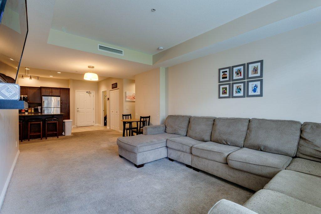 1211-3833 Brown Road, West Kelowna, BC - Indoor Photo Showing Living Room